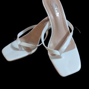 NWT Elegant White Patent Leather Women's Heels Wide Fit Size 7
